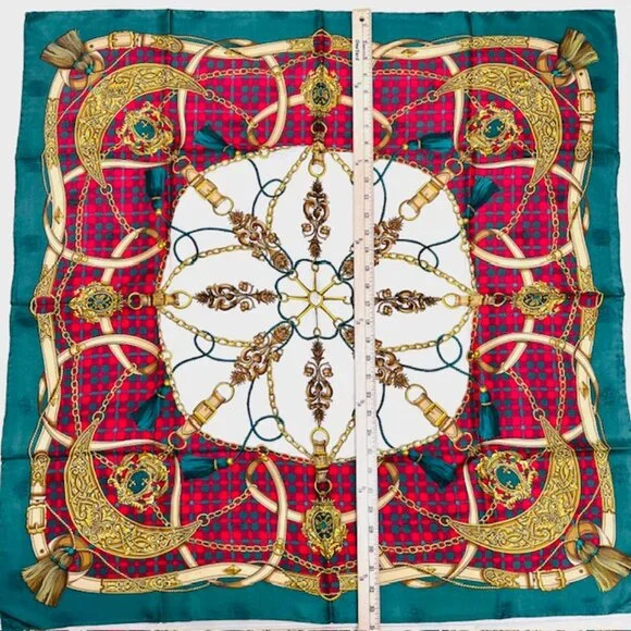 Beautiful GIOVANNI TESTI 100% SILKSCARF satin 34Ggreen read gold gold chain